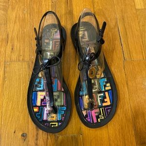Authentic Fendi Logo Charm Sunny
Thong Flat Sandals